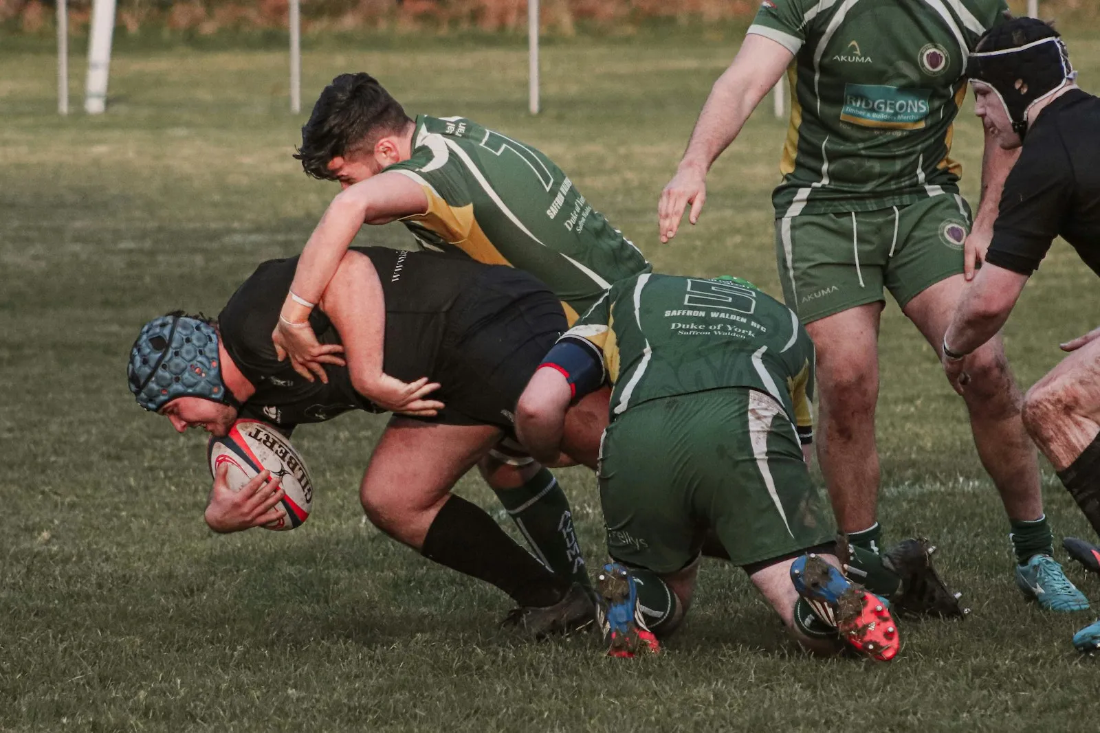 Plaquage au rugby lors d'un match amateur, exemple de discipline à contraintes particulières